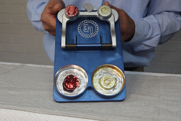 The crane is carrying the dirt How to choose the best grease: same viscosity, different performance