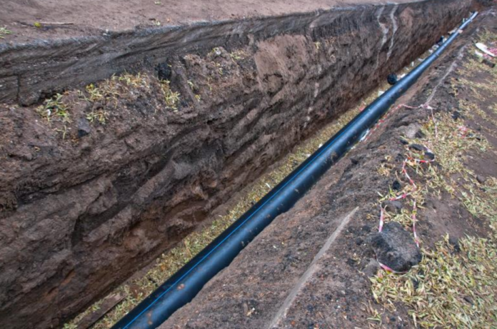 Kenya, Uganda ink oil deal Kenya, Uganda ink oil deal