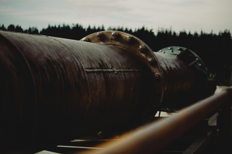 Standard Bank to fund Uganda-Tanzania oil pipeline project